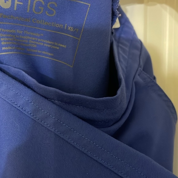 Figs retired color, MINT cond. 2 piece set in denim blue size small and XS tall - Picture 7 of 7